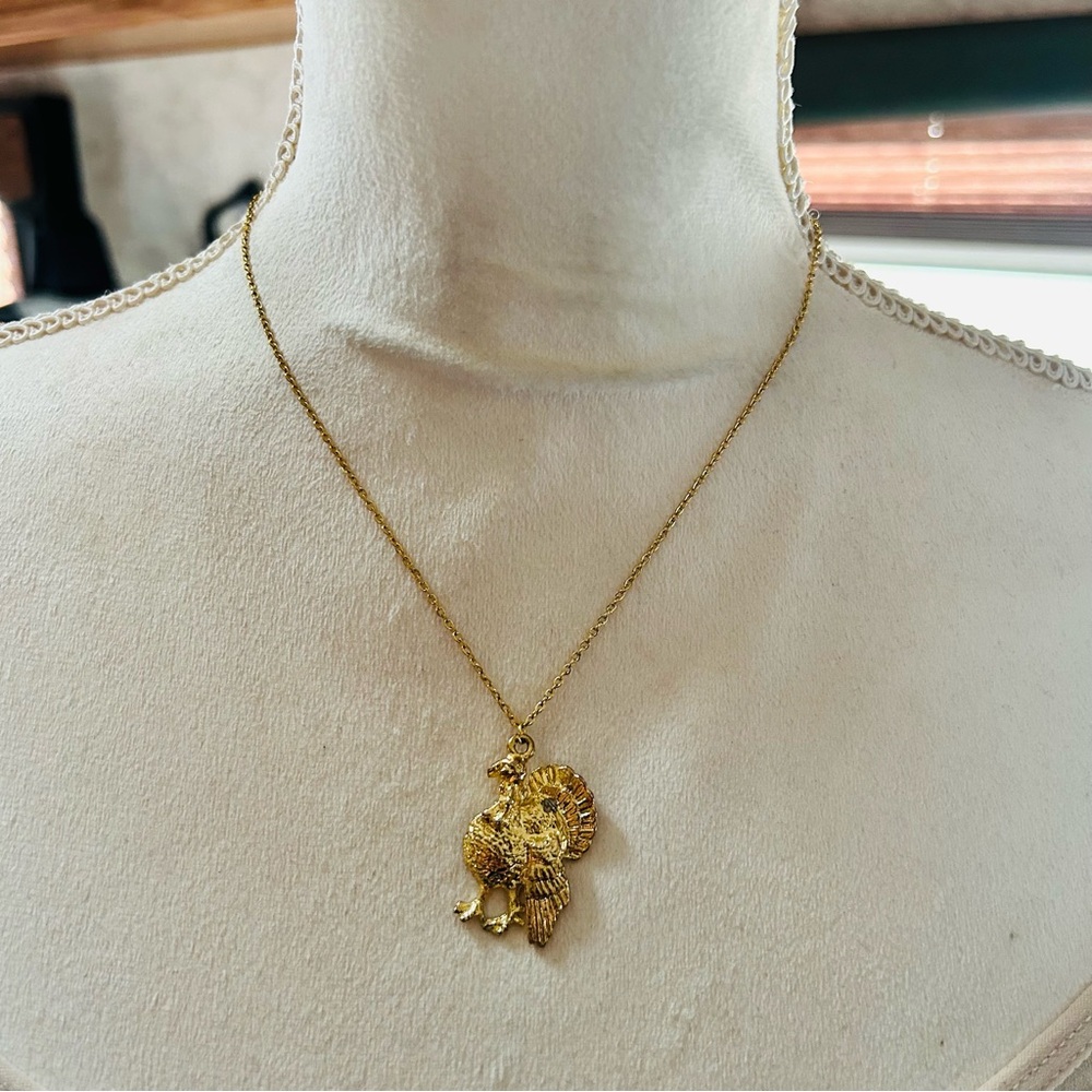 Vintage gold plated turkey pendant on chain necklace - Picture 2 of 9